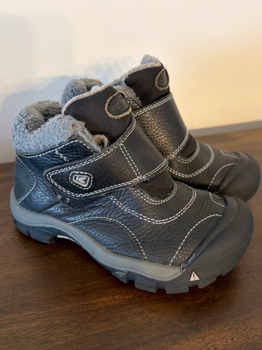 KEEN Kootenay Winter Boot Little Kids Size 13 Black/Gray Waterproof